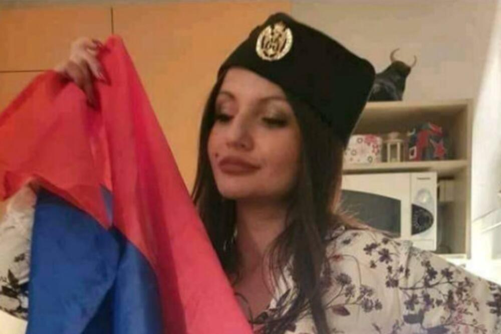 ADMIRA UZDRMALA TUZLU: Slikala se sa zastavom Srpske i kokardom na glavi, izbačena sa Filozofskog fakulteta!