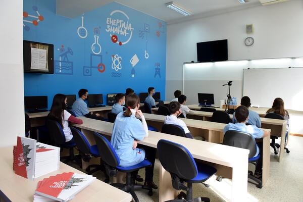 Kompanija NIS pomogla otvaranje kabineta za informatiku u Matematičkoj gimnaziji u Beogradu