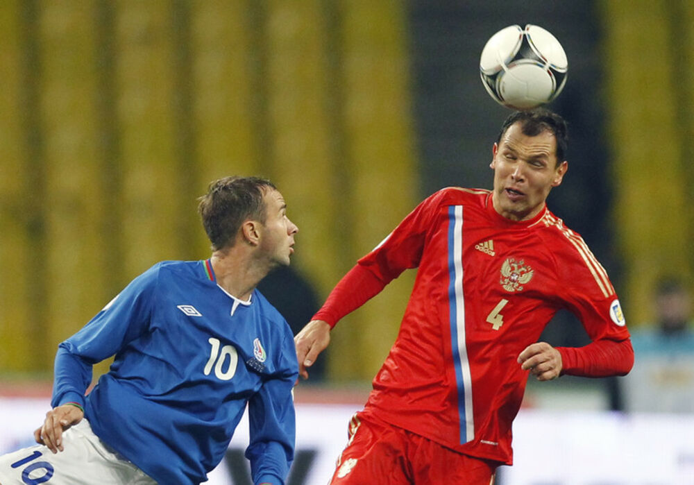 Branimir Subašić (levo) na utakmici Azerbejdžana i Rusije