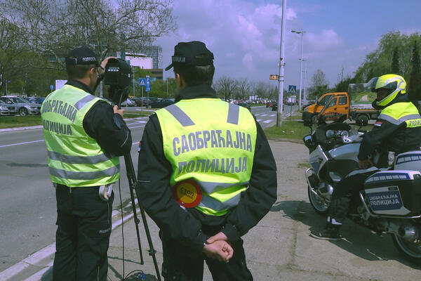 Saobraćajna policija u Južnobačkom okrugu imala pune ruke posla, juče OSAM SAOBRAĆAJNIH NESREĆA