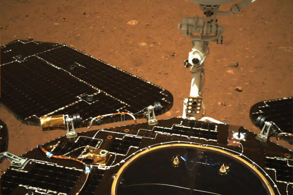 NASTAVLJA SE POTRAGA ZA TRAGOVIMA ŽIVOTA NA MARSU: NASA objasnila SNIMAK od kog ćete se NAJEŽITI! (VIDEO)