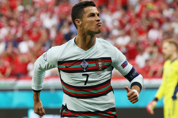 ZNA SE KO JE GAZDA: Ronaldo ipak dobio dres broj 7, napadač Junajteda mu ga prepustio!