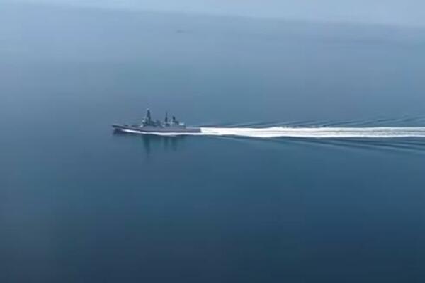 DRAMA U CRNOM MORU: Ruska mornarica prati francusku fregatu