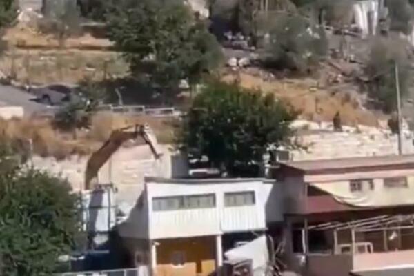 IZRAEL POČEO SA RUŠENJEM PALESTNISKIH OBJEKATA: Srušena radnja na najosetljivijem mestu u Jerusalimu! (FOTO/VIDEO)