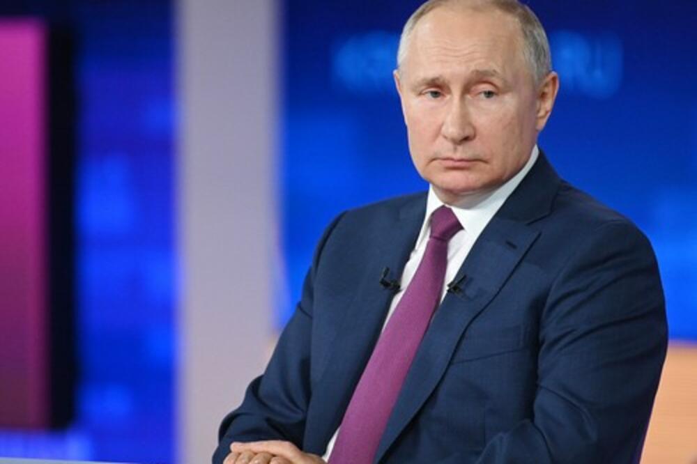 RUSIJA PRIMORANA DA PRIZNA ISTOPOLNE BRAKOVE: Putin ima odgovor na to