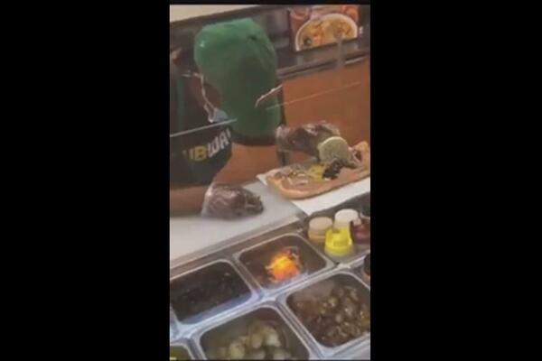 VREME ZA SPAVANJE! Radnica brze hrane imala mini-dremku na poslu (VIDEO)