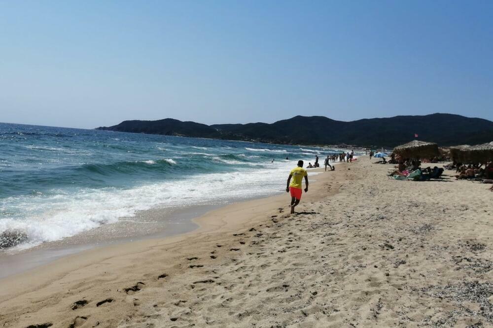 UŽAS U POZNATOM ODMARALIŠTU: Čistač plaže pronašao OBEZGLAVLJENO TELO DETETA