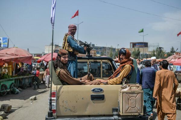 TALIBANI RASTERALI PROTEST ŽENA: Pucnjava i suzavci na sve strane