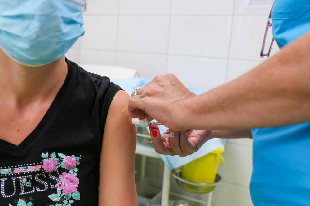 ZAVOD ZA JAVNO ZDRAVLJE U ŠAPCU DAO PREDLOG: Vakcinisanima nagrada, ostalima ograničenja