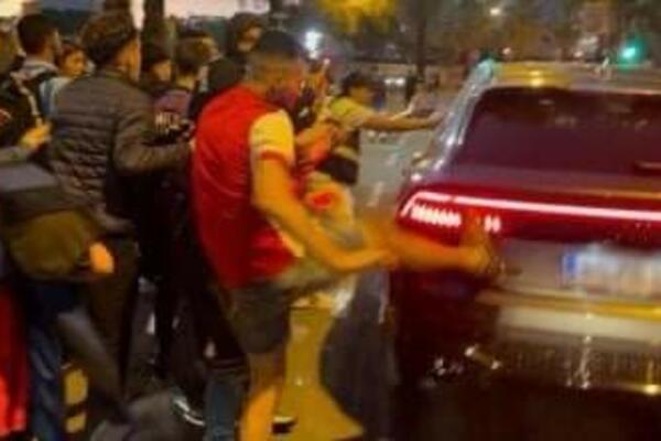 OD LEGENDE DO NAJOMRAŽENIJEG: Navijači Barse opkolili pa ŠUTIRALI Kumanov auto - sa njim je bila SUPRUGA! (VIDEO)