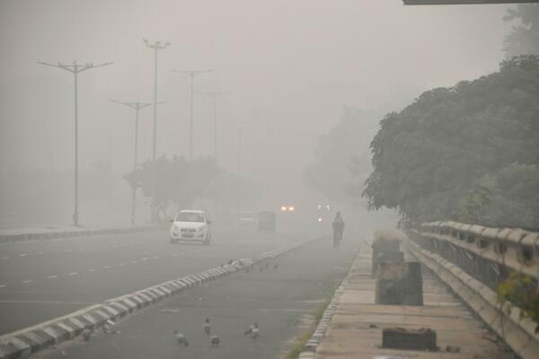 OTROVNI DIM GUŠI NJU DELHI: Zbog povećanog zagađenja vazduha zatvorene škole i fakulteti