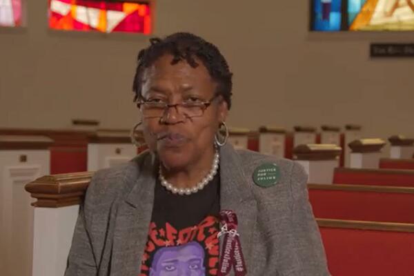"MOLIM VAS POŠALJITE MOG DEČAKA KUĆI": Očajna majka moli guvernera da ne POGUBI njenog sina (VIDEO)