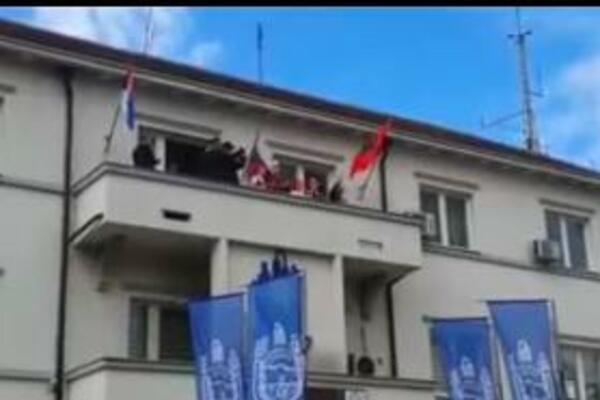 SKANDAL U BUJANOVCU: U centru grada istaknute ALBANSKE zastave (VIDEO)
