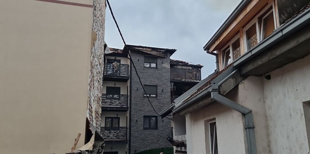 Požar u Obrenovcu, Zgrada