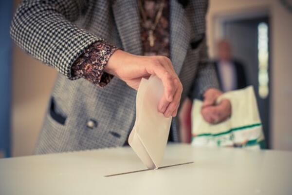 IZBORNA KOMISIJA DONELA REŠENJE: U inostranstvu 10 glasačkih mesta za referendum
