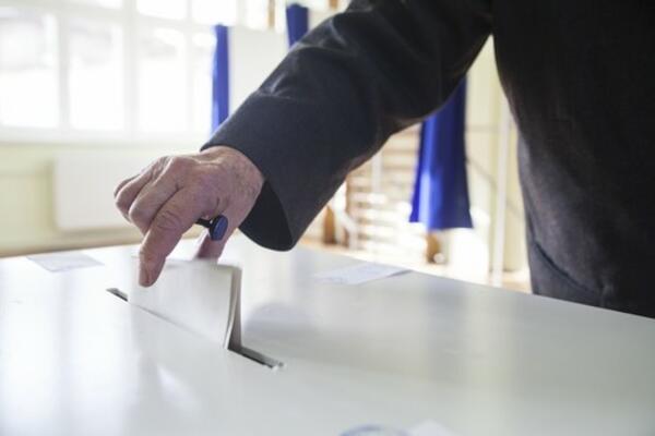 CRTA: Do 19 sati izlaznost na izborima u Beogradu 44,1 odsto