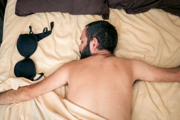 NAJGORE POZE ZA MIRAN SAN, ZBOG OVOGA SE PREVRĆETE KAO PRASE NA RAŽNJU: Kako spavate utiče na vaše ZDRAVLJE
