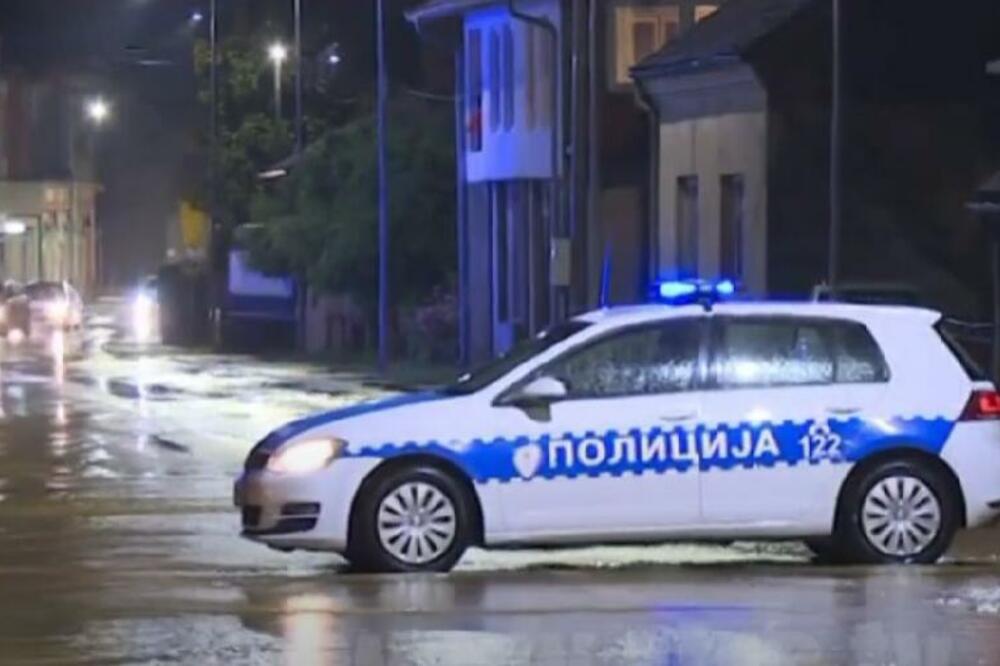 JAVITE POLICIJI UKOLIKO PREPOZNAJETE MUŠKARCA SA SNIMKA: U sred bela dana UKRAO OVO (VIDEO)