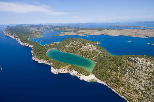 JEZERO USRED MORA: Hrvatsko čudo prirode, ovde je voda kao u banji, dostiže preko 30 stepeni! (FOTO)