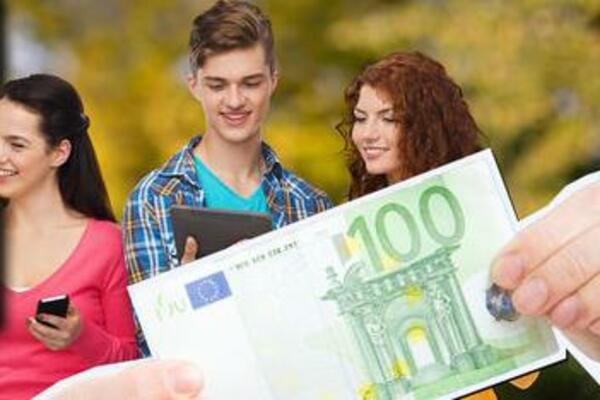 POVEĆANI IZNOSI KREDITA I STIPENDIJA: Evo koliko novca će sada primati UČENICI I STUDENTI U SRBIJI!