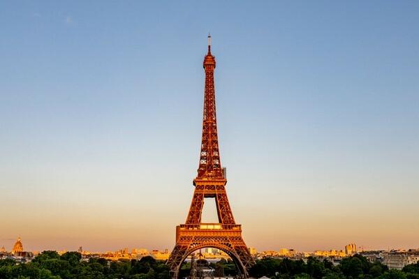 OKONČANA DRAMA U PARIZU, AJFELOVA KULA BEZBEDNA! Toranj ponovo otvoren za posetioce