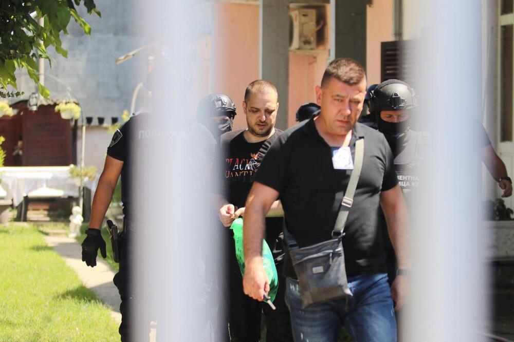 DETALJI HAPŠENJA ZORANA MARJANOVIĆA! Policija došla po njega sa 3 VOZILA, interventna mu upala u kuću (FOTO)