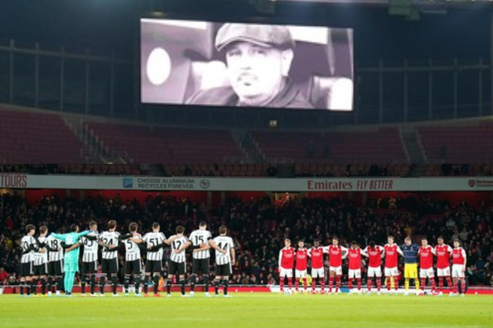 DIRLJIV GEST ARSENALA: Mihina slika na ekranu tokom cele utakmice u Londonu, reagovao i Juventus! (FOTO)
