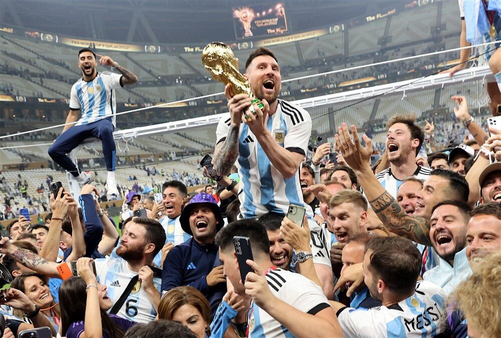 Lionel Mesi i saigrači iz reprezentacije Argentine slave svetsku titulu sa navijačima