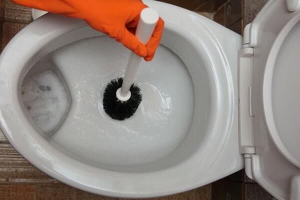 OVE DVE STVARI NIKAKO NE SMETE DA BACATE U WC ŠOLJU: Vodoinstalateri otkrili da će od toga ODMAH da se ZAPUŠI