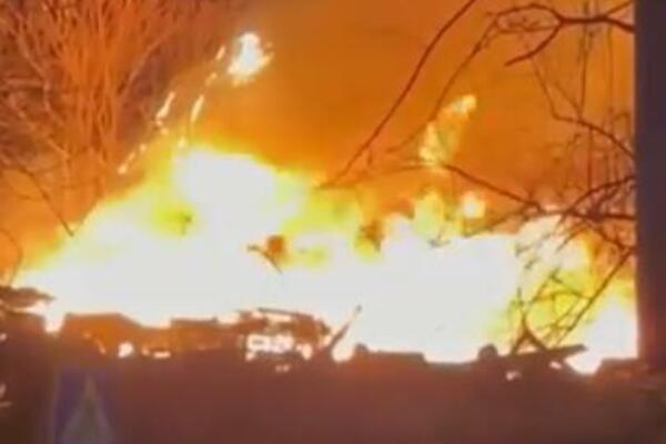 PRVI SNIMCI POŽARA U BULEVARU: Ogroman plamen se širi, vatrogasci se bore sa vatrenom stihijom! (VIDEO)