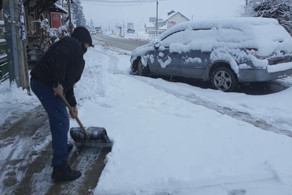 U PET SRPSKIH OPŠTINA PROGLAŠENA VANREDNA SITUACIJA: 600 stanovnika odsečeno, sneg napravio HAVARIJU