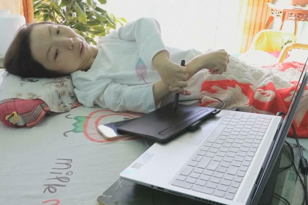 Slike iz bolničkog kreveta: Džang Đunli održala prvu samostalnu izložbu(VIDEO)