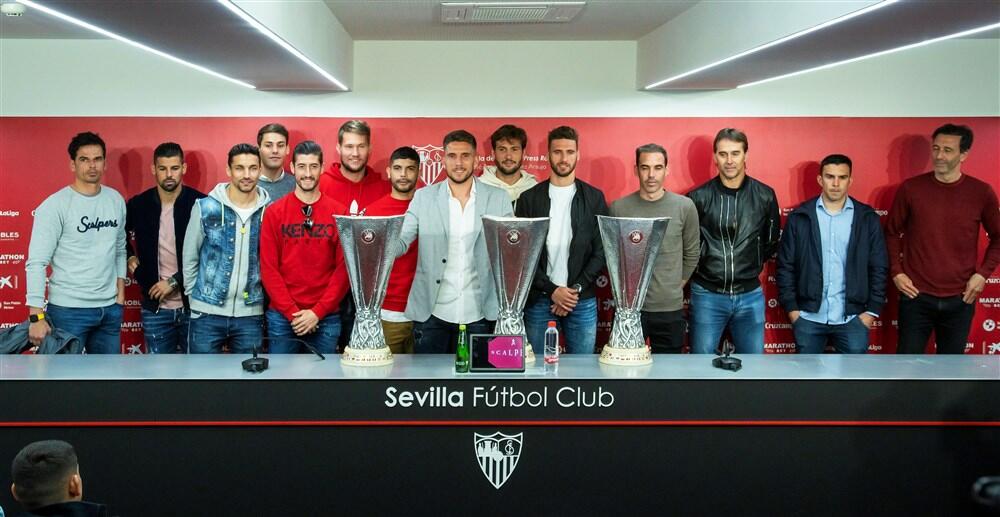 Danijel Kariso na oproštaju od Sevilje sa tri od četiri trofeja Lige Evrope