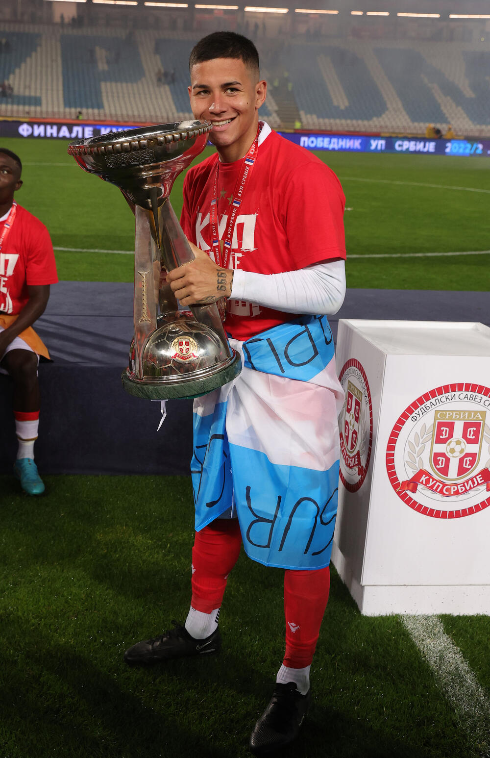 Aleks Vigo sa peharom Kupa Srbije