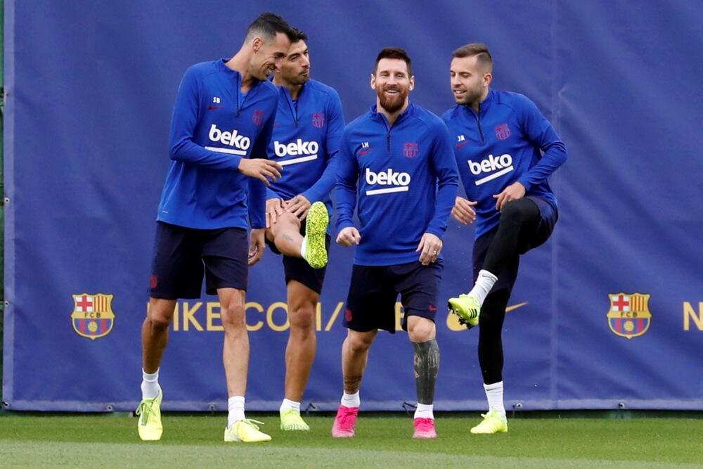 Serhio Buskets, Luis Suarez, Lionel Mesi i Đordi Alba tokom treninga u Barseloni