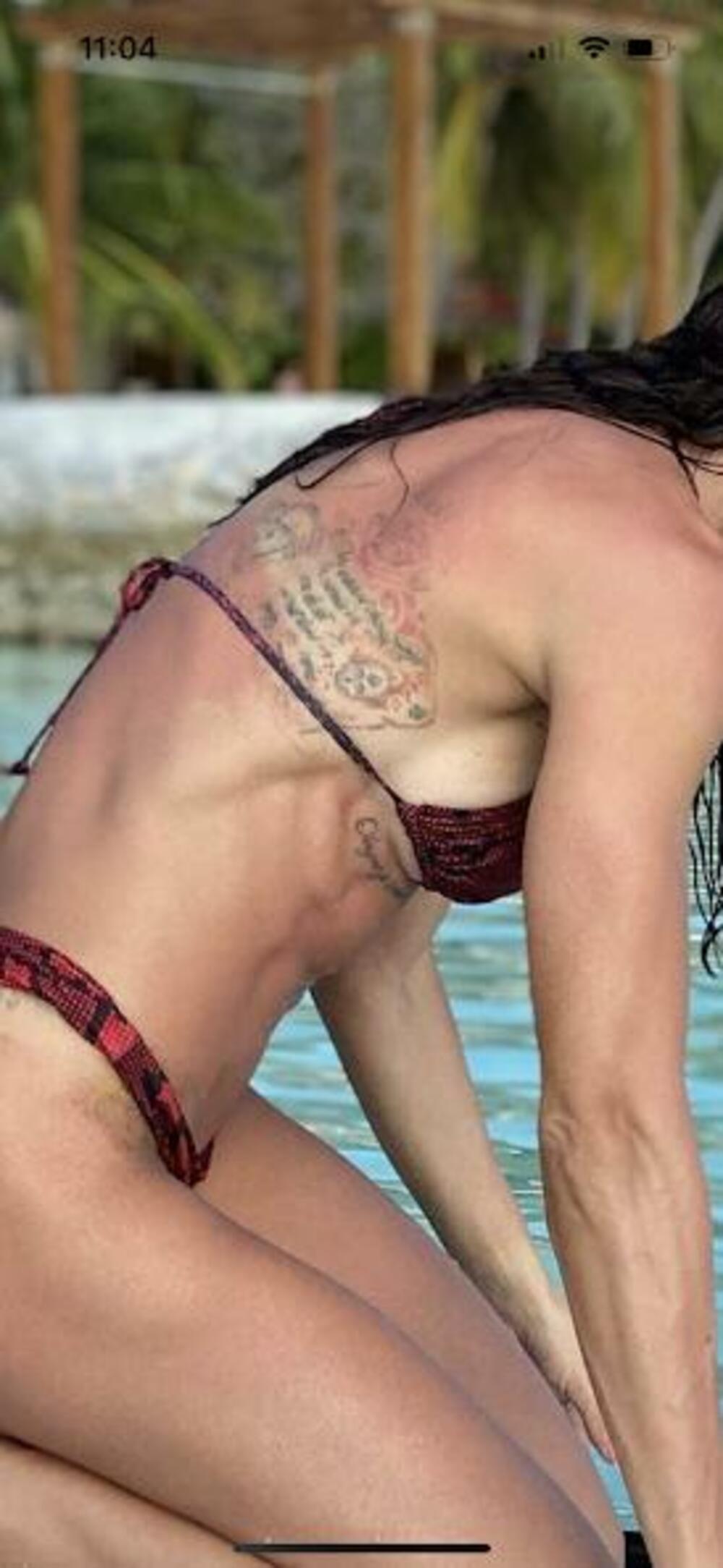 Na njenim fotografijama sa Instagrama možemo da prmetimo da su joj skoro sve tetovaže izuzetno blede