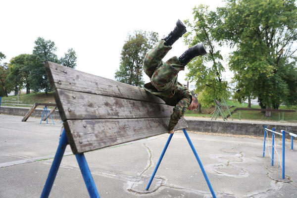 SRPSKI KADETI PREDSTAVILI MOĆNO ORUŽJE: Evo kako izgleda kada vojnici zapucaju iz njega, OVO IMAMO SAMO MI! (FOTO)