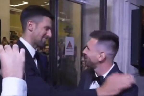 ZAGRLJAJ BOGOVA! Susreli se nasmejani Novak i Mesi, Đoković se izljubio sa Leovom Antonelom (VIDEO)