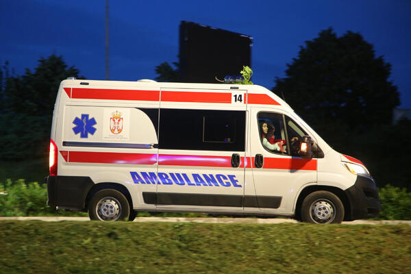 OBOREN MOTOCIKLISTA U BEOGRADU: Hitno prevezen u Urgentni centar