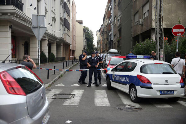 ŠTA SE OVO DEŠAVA U SRBIJI? Trojica tinejdžera upala u kuću muškarcu i pretukla ga zbog novca