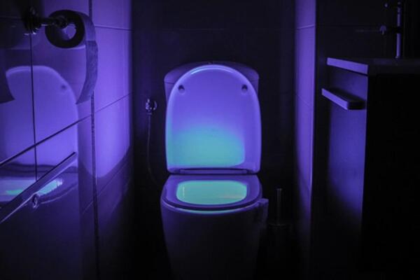 KORISNO, EFEKTNO I ŠTEDI STRUJU: Svetlo u boji sa senzorom pokreta za wc šolju!