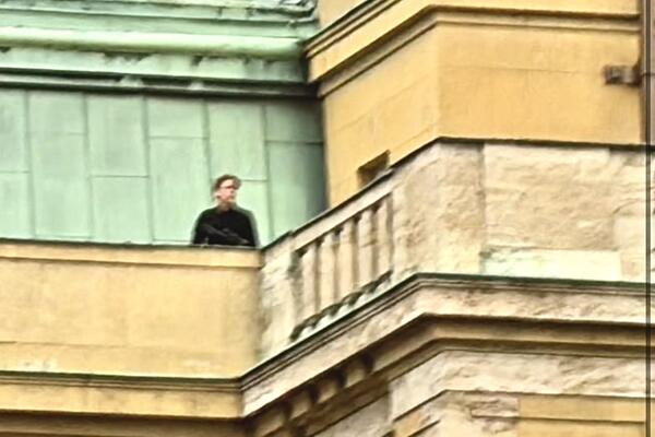 FOTOGRAFIJA SE ŠIRI MREŽAMA: Da li je ovo pucač iz Praga?