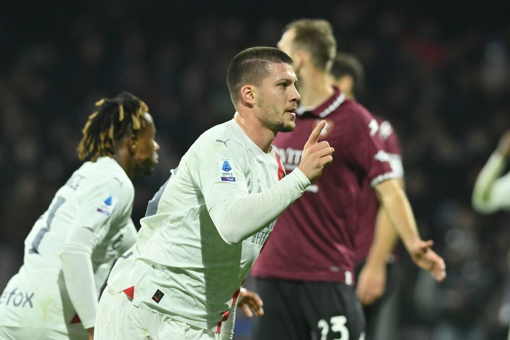 Luka Jović slavi gol protiv Salernitane