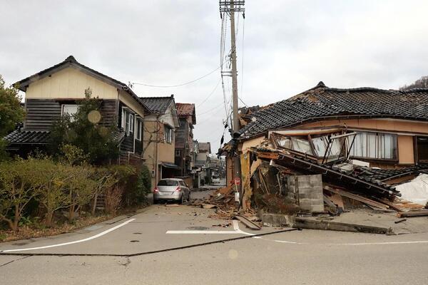 RASTE BROJ ŽRTAVA ZEMLJOTRESA U JAPANU: Naređena EVKUACIJA oko 100.000 ljudi, više osoba zatrpano u ruševinama