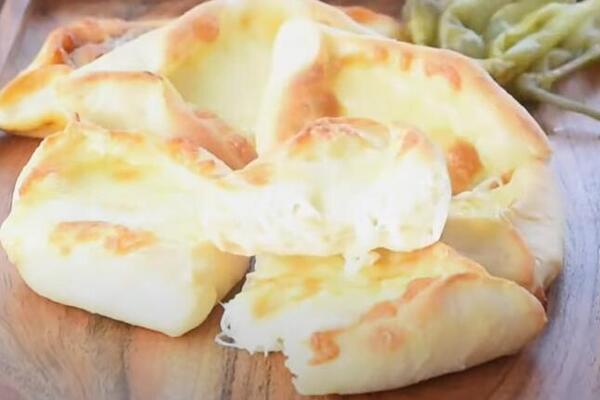 NAJUKUSNIJE TESTO KOJE DO SADA NISTE PROBALI: Arapska pita "fatajer" - punjena sirom i mesom, nema joj ravne