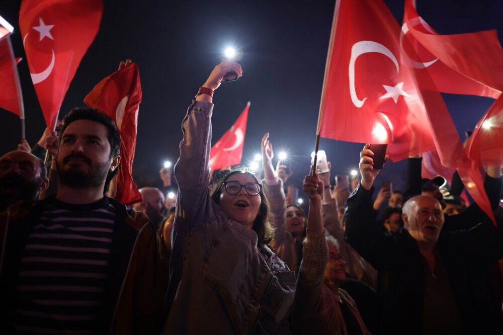Slavlje u Istanbulu nakon Erdoganovog poraza