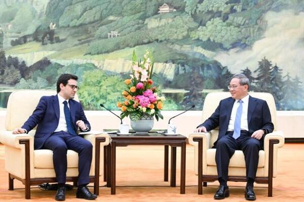 Kineski premijer sastao se sa francuskim ministrom spoljnih poslova u Pekingu